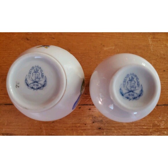Vtg 2 Herend Hungary Porcelain Queen Victoria Mini Vases Butterflies And Flowers - Picture 9 of 11